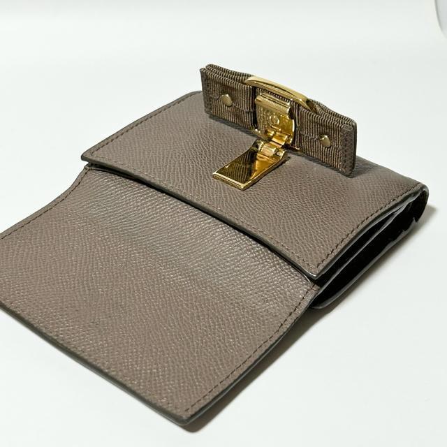 Salvatore Ferragamo フェラガモ ヴァラ リボン レザー 二つ折り 財布 グレージュ < ブランド  Salvatore Ferragamo フェラガモ ヴァラ リボン レザー 二つ折り 財布 グレージュ < ブランドの