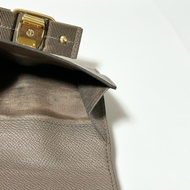 Salvatore Ferragamo フェラガモ ヴァラ リボン レザー 二つ折り 財布 グレージュ < ブランド  Salvatore Ferragamo フェラガモ ヴァラ リボン レザー 二つ折り 財布 グレージュ < ブランドの