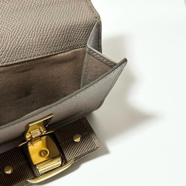 Salvatore Ferragamo フェラガモ ヴァラ リボン レザー 二つ折り 財布 グレージュ < ブランド  Salvatore Ferragamo フェラガモ ヴァラ リボン レザー 二つ折り 財布 グレージュ < ブランドの
