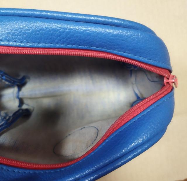 ミスド 上田三根子イラスト ブルー ポーチ セカンドバッグ 昭和レトロ < 女性ファッション  ミスド 上田三根子イラスト ブルー ポーチ セカンドバッグ 昭和レトロ < 女性ファッションの