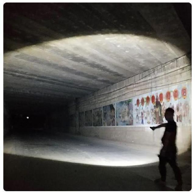 ���������@���g�p�i�@LED���C�g�@�����^���@�Y�[���@2000lm�@�����d���@�o�b�e���[�����@USB�[�d�@�t���b�V��  80