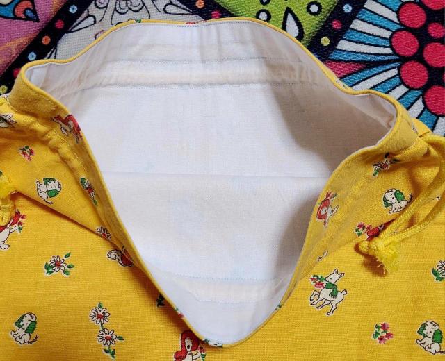 黄色生地に可愛い小さなお花と動物柄マチ付き巾着です。 < ペット/手芸/園芸 黄色生地に可愛い小さなお花と動物柄マチ付き巾着です。 < ペット/手芸/園芸の