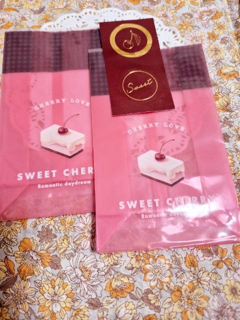 お裾分け☆さくらんぼケーキ柄ガゼットバック2枚+シール☆ < インテリア/ライフ お裾分け☆さくらんぼケーキ柄ガゼットバック2枚+シール☆ < インテリア/ライフの