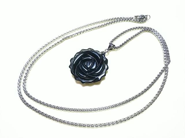 天然石★オニキス 薔薇彫り ペンダント < 女性アクセサリー/時計 天然石★オニキス 薔薇彫り ペンダント < 女性アクセサリー/時計の