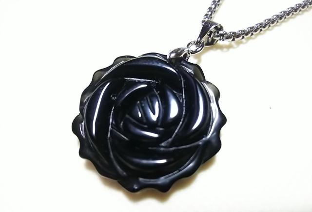 天然石★オニキス 薔薇彫り ペンダント < 女性アクセサリー/時計 天然石★オニキス 薔薇彫り ペンダント < 女性アクセサリー/時計の