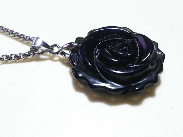 天然石★オニキス 薔薇彫り ペンダント < 女性アクセサリー/時計 天然石★オニキス 薔薇彫り ペンダント < 女性アクセサリー/時計の