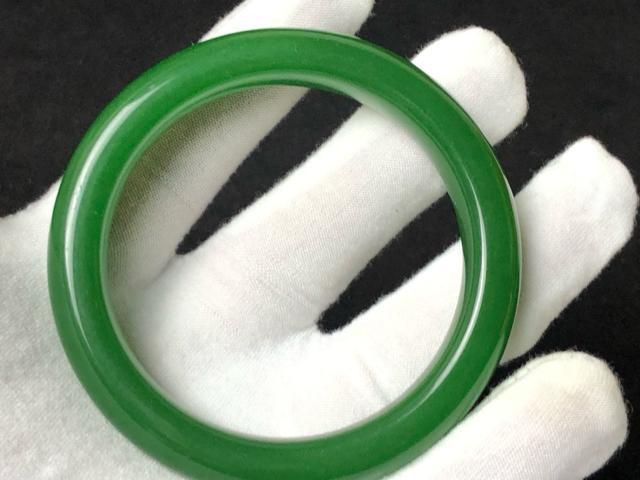 天然石 翡翠 グリーン ジェダイト バングル 腕輪 内径約18cm 極上品★深緑の輝き 碧玉 緑玉 即日発送 現品限りブレスレット < 女性アクセサリー/時計 天然石 翡翠 グリーン ジェダイト バングル 腕輪 内径約18cm 極上品★深緑の輝き 碧玉 緑玉 即日発送 現品限りブレスレット < 女性アクセサリー/時計の