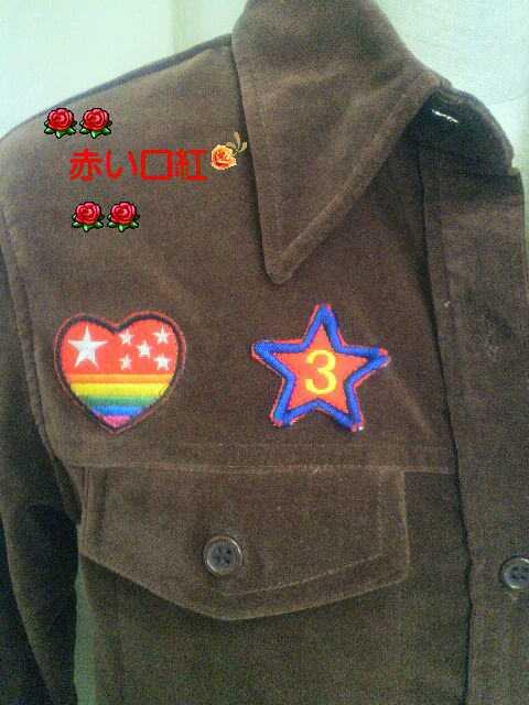 Mサイズ〜*別珍素材ミリタリー風ワッペン付カッターシャツ焦げ茶 < 女性ファッション  Mサイズ〜*別珍素材ミリタリー風ワッペン付カッターシャツ焦げ茶 < 女性ファッションの