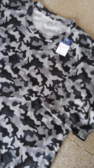 Mサイズ吸水速乾!DRYツルサラ!素材!男気カモフラ柄!半袖インナーシャツ!新品 < 男性ファッション  Mサイズ吸水速乾!DRYツルサラ!素材!男気カモフラ柄!半袖インナーシャツ!新品  < 男性ファッションの