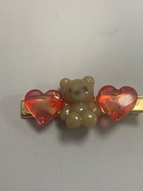 ハンドメイド レジンで作ったクマとハートのヘアクリップ < 女性ファッション  ハンドメイド レジンで作ったクマとハートのヘアクリップ  < 女性ファッションの