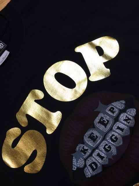 LA直輸入 黒デザインプリント TシャツサイズXL KEEPDIGGIN < 男性ファッション  LA直輸入 黒デザインプリント TシャツサイズXL KEEPDIGGIN < 男性ファッションの