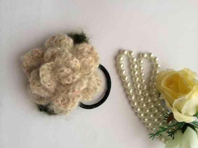 ハンドメイド ヘアゴム 薔薇 モヘア ベージュ ガーリー axes好き < 女性ファッション  ハンドメイド ヘアゴム 薔薇 モヘア ベージュ ガーリー axes好き < 女性ファッションの