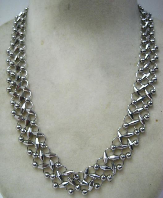 �ɔ��i Pt850 �S�[�W���X�ȃ{�����[���̂���v���`�i�̃l�b�N���X41.5cm  �� �����A�N�Z�T���[/���v�� 