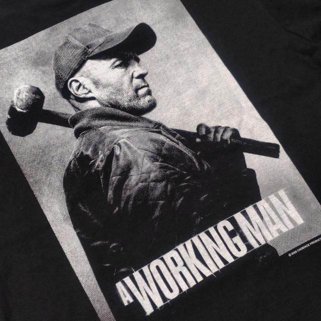 映画『ワーキングマン』の【背中で語る!現場ステイサムTシャツ(L)】新品★ジェイソン・ステイサム < 男性ファッション 映画『ワーキングマン』の【背中で語る!現場ステイサムTシャツ(L)】新品★ジェイソン・ステイサム < 男性ファッションの