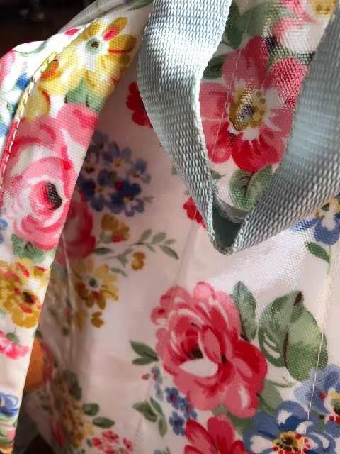 CathKidstonキャス・キッドソンのキッズ用花柄リュック大 < ブランド  CathKidstonキャス・キッドソンのキッズ用花柄リュック大 < ブランドの