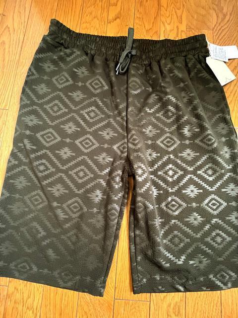 5Lサイズ!高貴紳士的!ブランドLOGOS DAYS!サラッとメッシュ素材凹凸オルテ柄!濃カーキ色合い!ポケットあり!ハーフパンツ < 男性ファッション  5Lサイズ!高貴紳士的!ブランドLOGOS DAYS!サラッとメッシュ素材凹凸オルテ柄!濃カーキ色合い!ポケットあり!ハーフパンツ < 男性ファッションの