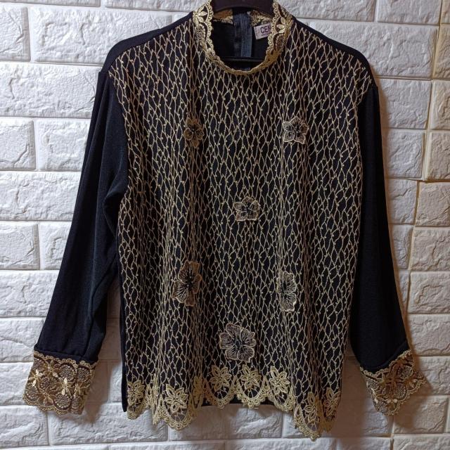 CENTURY★USED美品★ゴールドレース装飾の長袖トップス < 女性ファッション  CENTURY★USED美品★ゴールドレース装飾の長袖トップス  < 女性ファッションの
