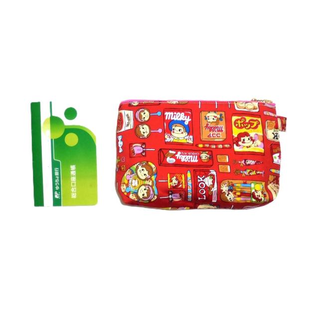 【21p幅】◆ペコちゃん・不二家お菓子×赤地◆ファスナーポーチ < 女性ファッション 【21p幅】◆ペコちゃん・不二家お菓子×赤地◆ファスナーポーチ < 女性ファッションの