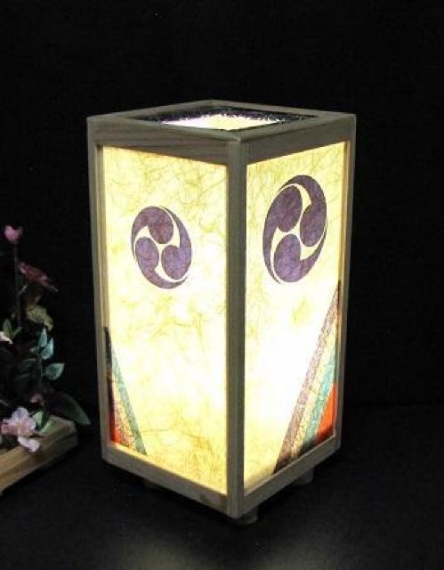 粗目和紙の温もりを/家紋の止まり木=「左三つ巴」/至福の灯火/LED・檜枠造・フイルム加工・軽量/ < 家電/AV  粗目和紙の温もりを/家紋の止まり木=「左三つ巴」/至福の灯火/LED・檜枠造・フイルム加工・軽量/ < 家電/AVの