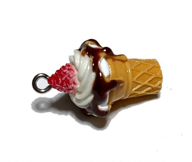 340 美味しそうなソフトクリーム 1個 アイスクリーム スイーツ チョコ イチゴ 苺 樹脂パーツ チャーム < ペット/手芸/園芸 340 美味しそうなソフトクリーム 1個 アイスクリーム スイーツ チョコ イチゴ 苺 樹脂パーツ チャーム < ペット/手芸/園芸の