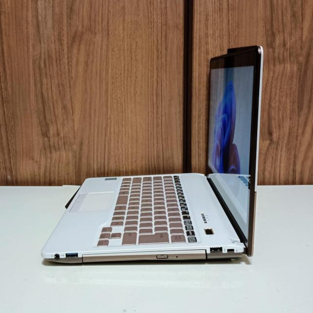 �m�[�g�p�\�R�� LIFEBOOK Corei5 ������8GB SSD256GB �^�b�`�p�l�� Web�J���� Windows11 �� PC�{��/���Ӌ@��� 
