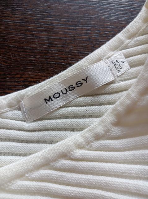 MOUSSY★Vネックトップス白★試着のみ★柔らか伸び伸び着心地触り心地抜群★気持ちいい★素敵綺麗★送料無料★ < 女性ファッション MOUSSY★Vネックトップス白★試着のみ★柔らか伸び伸び着心地触り心地抜群★気持ちいい★素敵綺麗★送料無料★ < 女性ファッションの