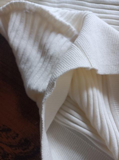 MOUSSY★Vネックトップス白★試着のみ★柔らか伸び伸び着心地触り心地抜群★気持ちいい★素敵綺麗★送料無料★ < 女性ファッション MOUSSY★Vネックトップス白★試着のみ★柔らか伸び伸び着心地触り心地抜群★気持ちいい★素敵綺麗★送料無料★ < 女性ファッションの