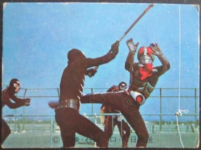 旧仮面ライダーカード142番「新戦闘員はどのくらいつよいのか?」 < トレーディングカード  旧仮面ライダーカード142番「新戦闘員はどのくらいつよいのか?」  < トレーディングカードの