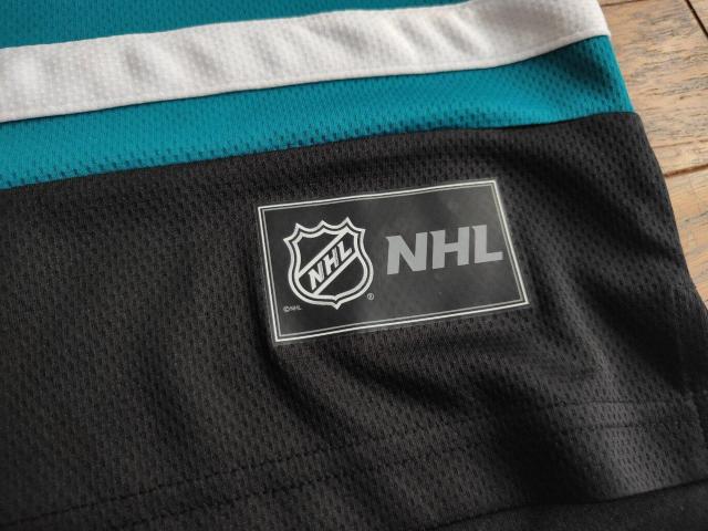 NHL San Jose Sharks  �T���m�[�V���[�N�X �A�C�X�z�b�P�[ �V���c �^�O�t�� L �� ���W���[/�X�|�[�c�� 