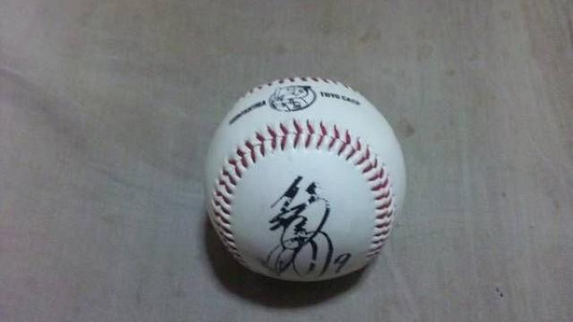 (広島カープ)緒方孝市 サインボール 背番号9 < レジャー/スポーツ (広島カープ)緒方孝市 サインボール 背番号9 < レジャー/スポーツの