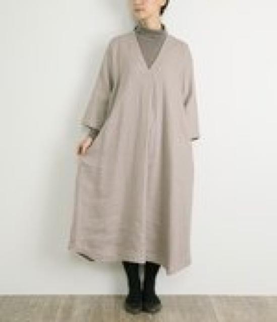 *Crea delice*Vネック タック リネンワンピース 新品 グレージュ < 女性ファッション  *Crea delice*Vネック タック リネンワンピース 新品 グレージュ  < 女性ファッションの