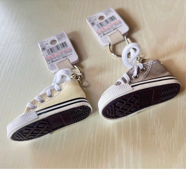 コンバース風スニーカーキーホルダー 2個セット < 女性ファッション コンバース風スニーカーキーホルダー 2個セット < 女性ファッションの