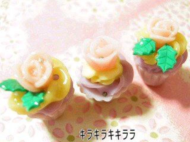 《New》デコ*ケーキ<樹脂粘土>★ローズ(薔薇)カップケーキ【3個セット】 < 香水/コスメ/ネイル  《New》デコ*ケーキ<樹脂粘土>★ローズ(薔薇)カップケーキ【3個セット】  < 香水/コスメ/ネイルの