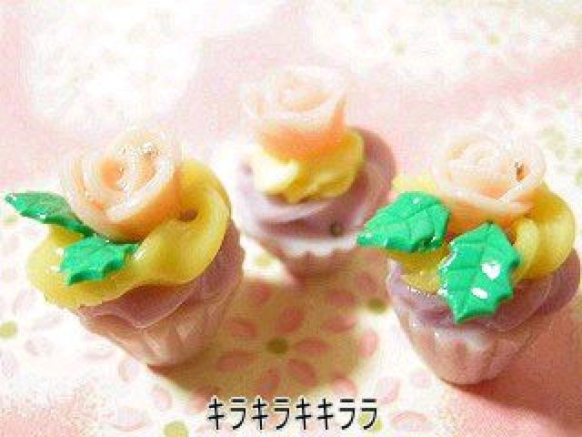 《New》デコ*ケーキ<樹脂粘土>★ローズ(薔薇)カップケーキ【3個セット】 < 香水/コスメ/ネイル  《New》デコ*ケーキ<樹脂粘土>★ローズ(薔薇)カップケーキ【3個セット】 < 香水/コスメ/ネイルの