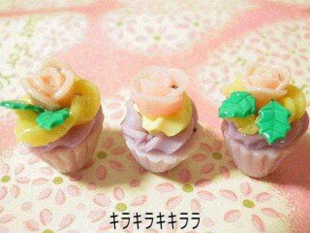 《New》デコ*ケーキ<樹脂粘土>★ローズ(薔薇)カップケーキ【3個セット】 < 香水/コスメ/ネイル  《New》デコ*ケーキ<樹脂粘土>★ローズ(薔薇)カップケーキ【3個セット】 < 香水/コスメ/ネイルの