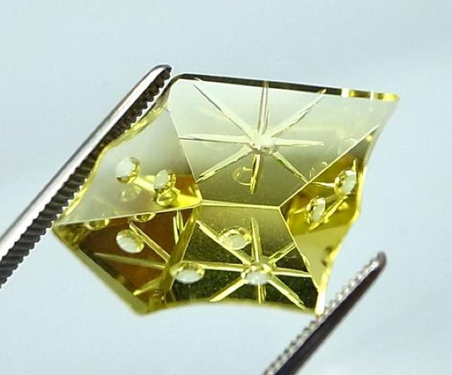 ブラジル産★星が瞬く おもしろカットの天然レモンクォーツ★3426★cm < 女性アクセサリー/時計  ブラジル産★星が瞬く おもしろカットの天然レモンクォーツ★3426★cm  < 女性アクセサリー/時計の