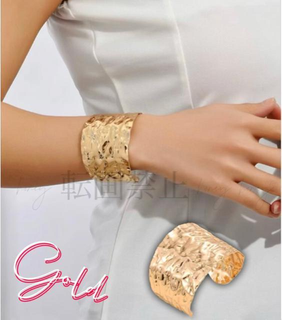 SALE セール【新品未使用】大振り●メタルバングル●金 ゴールド●ブレスレット●コーディネートのアクセントに♪●バングル < 女性アクセサリー/時計 SALE セール【新品未使用】大振り●メタルバングル●金 ゴールド●ブレスレット●コーディネートのアクセントに♪●バングル < 女性アクセサリー/時計の