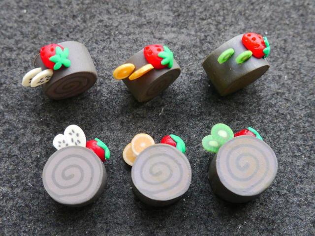 粘土パーツ 手芸・アクセサリーパーツ  ココアロールケーキ 6個セット < 香水/コスメ/ネイル  粘土パーツ 手芸・アクセサリーパーツ  ココアロールケーキ 6個セット  < 香水/コスメ/ネイルの