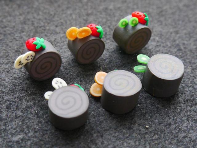 粘土パーツ 手芸・アクセサリーパーツ  ココアロールケーキ 6個セット < 香水/コスメ/ネイル  粘土パーツ 手芸・アクセサリーパーツ  ココアロールケーキ 6個セット < 香水/コスメ/ネイルの