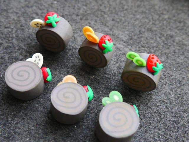 粘土パーツ 手芸・アクセサリーパーツ  ココアロールケーキ 6個セット < 香水/コスメ/ネイル  粘土パーツ 手芸・アクセサリーパーツ  ココアロールケーキ 6個セット < 香水/コスメ/ネイルの