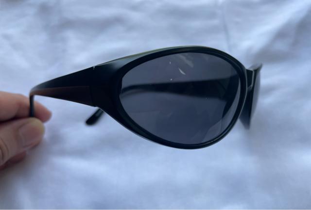 UVカットサングラス メンズ ポリッシュブラック/ブルー サーフィン スノーボード ツーリング アウトドア キャンプ 釣り プール < 男性ファッション  UVカットサングラス メンズ ポリッシュブラック/ブルー サーフィン スノーボード ツーリング アウトドア キャンプ 釣り プール < 男性ファッションの