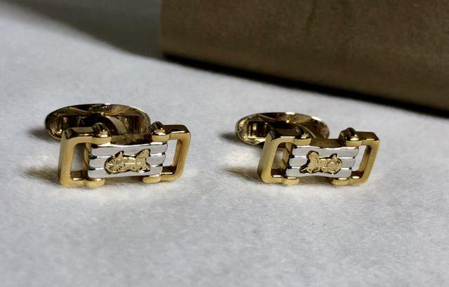 正規 CELINEセリーヌ ヴィンテージ 馬車モチーフ立体カフス 金×銀 カフリンクス ボタン < ブランド  正規 CELINEセリーヌ ヴィンテージ 馬車モチーフ立体カフス 金×銀 カフリンクス ボタン  < ブランドの
