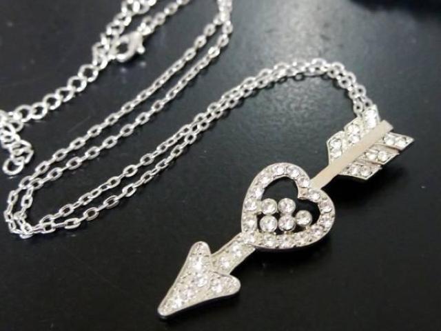 新品 ゴスロリ姫系アンティーク調ストーン付き矢のネックレス < 女性アクセサリー/時計  新品 ゴスロリ姫系アンティーク調ストーン付き矢のネックレス  < 女性アクセサリー/時計の