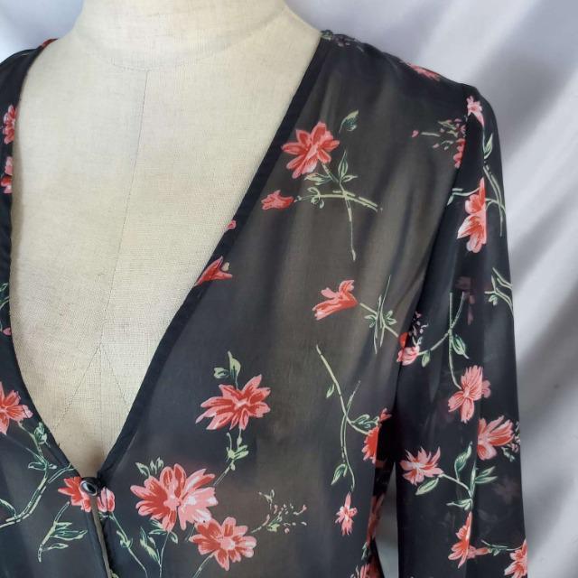 送料込み★INGNI★花柄★七分袖シースルーシフォンガウン/ワンピース★M < 女性ファッション  送料込み★INGNI★花柄★七分袖シースルーシフォンガウン/ワンピース★M < 女性ファッションの