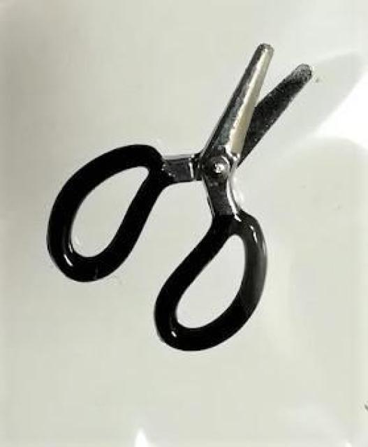 ミニチュア★ハサミ★黒★ブラック★チョキチョキと動きます★色違いあります★簡単なものは切れます♪リカちゃんハウス★ドールハウスに★ < おもちゃ  ミニチュア★ハサミ★黒★ブラック★チョキチョキと動きます★色違いあります★簡単なものは切れます♪リカちゃんハウス★ドールハウスに★ < おもちゃの