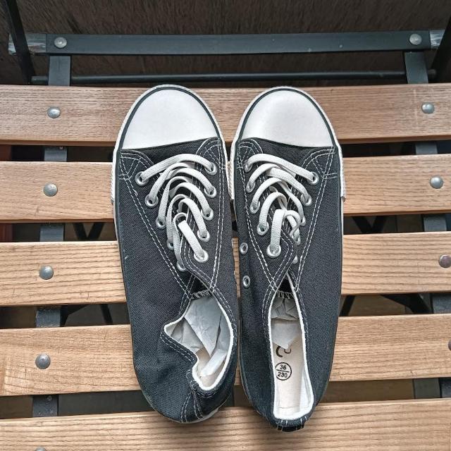 新品 23cm スニーカー ローカット レディース 靴 シューズ ブラック < 女性ファッション  新品 23cm スニーカー ローカット レディース 靴 シューズ ブラック < 女性ファッションの