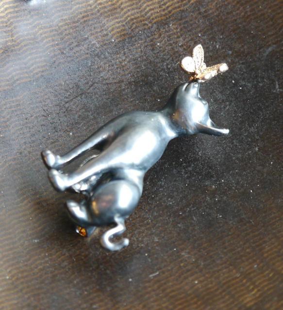 新品アンティーク調 蝶と猫ちゃんブローチ < 女性アクセサリー/時計 新品アンティーク調 蝶と猫ちゃんブローチ < 女性アクセサリー/時計の