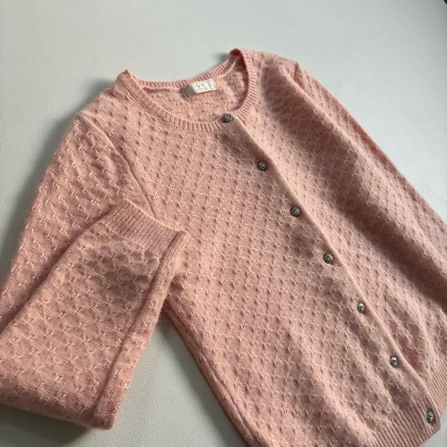 ◆未使用級◆any sis◆アンゴラ混ビジューボタンカーディガン◆ふわふわ◆M < ブランド ◆未使用級◆any sis◆アンゴラ混ビジューボタンカーディガン◆ふわふわ◆M < ブランドの