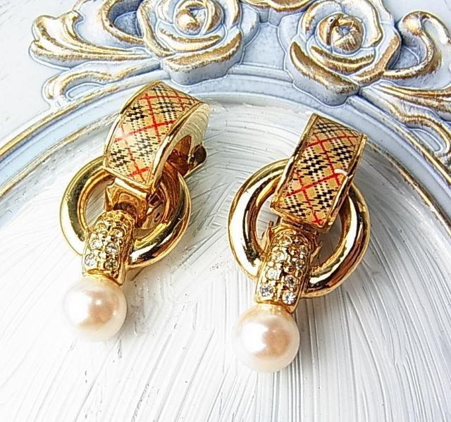 正規品 レアBURBERRYs(バーバリーズ)イヤリング/チェック柄 × 人工パール × ラインストーン トップ取り外し可能 < ブランド 正規品 レアBURBERRYs(バーバリーズ)イヤリング/チェック柄 × 人工パール × ラインストーン トップ取り外し可能 < ブランドの