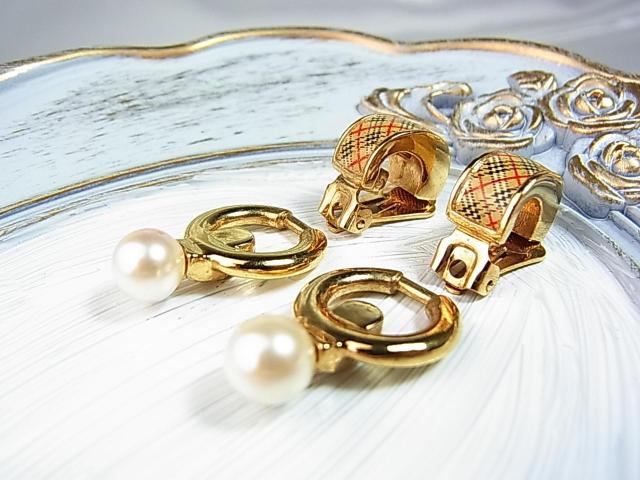 正規品 レアBURBERRYs(バーバリーズ)イヤリング/チェック柄 × 人工パール × ラインストーン トップ取り外し可能 < ブランド 正規品 レアBURBERRYs(バーバリーズ)イヤリング/チェック柄 × 人工パール × ラインストーン トップ取り外し可能 < ブランドの